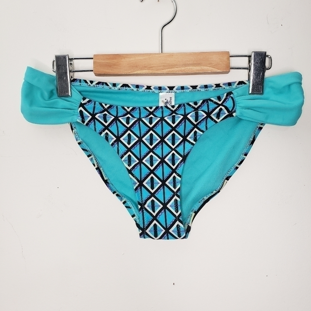 Heat Collection Bikini Bottom Size M